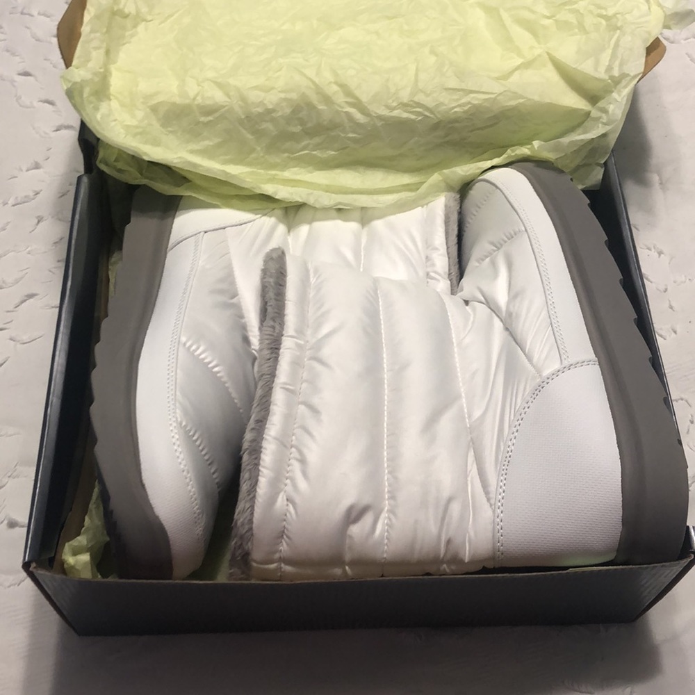 COPY - Tek Gear snow boots size 10
